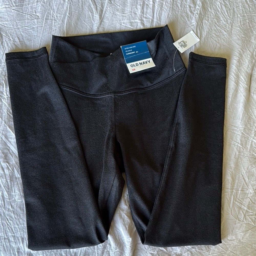 NWT Old Navy Womens Crossover Black Leggings